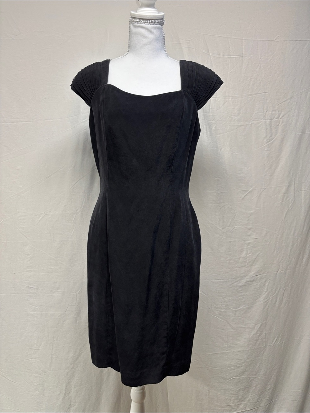 Elegant 100% Silk Black Cap-Sleeve Midi Dress